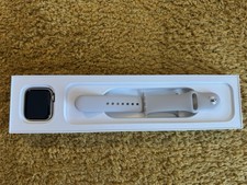 Apple Watch SE (2nd Generation) 40mm GPS Aluminium Case with Starlight Strap