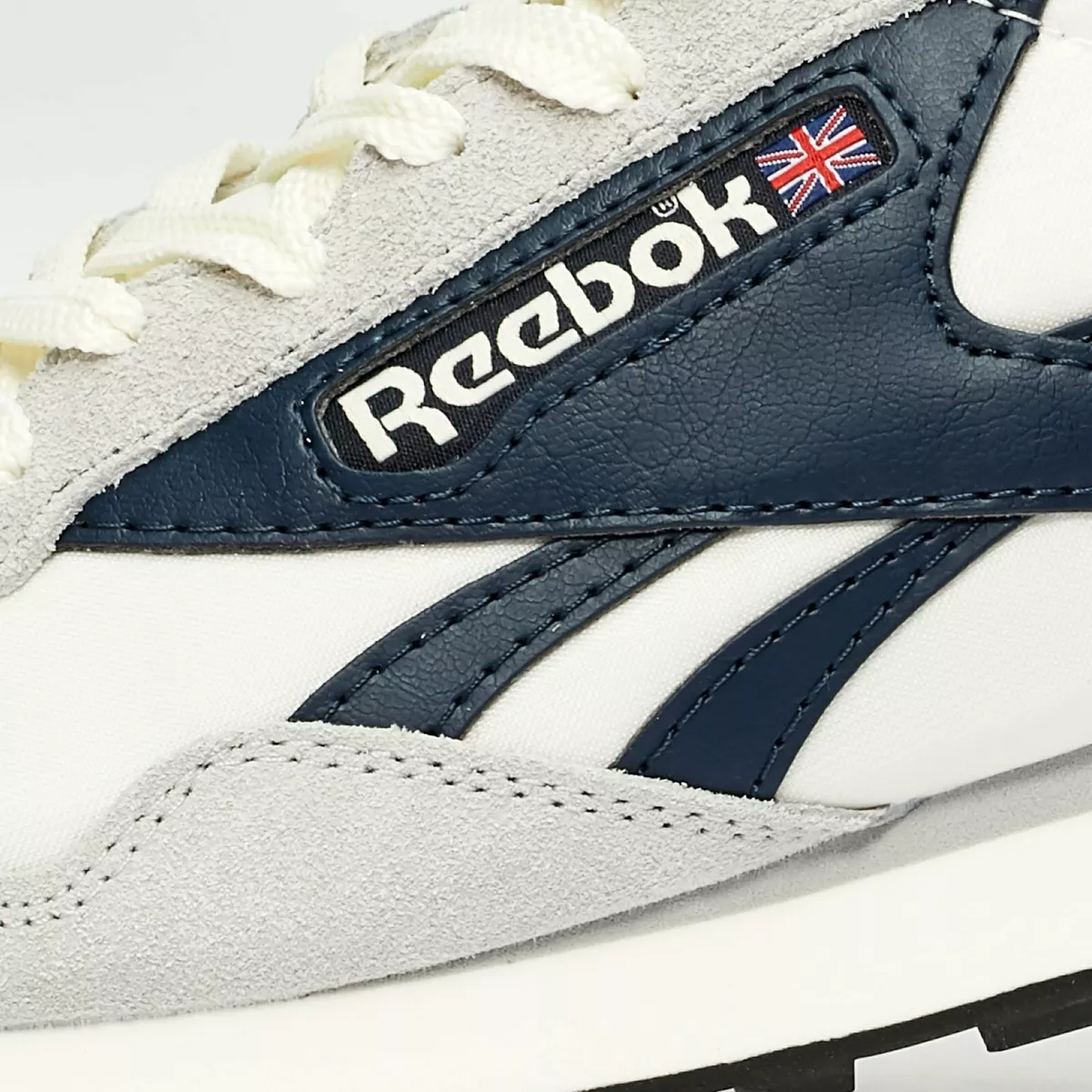 Reebok aztec sales enfant beige
