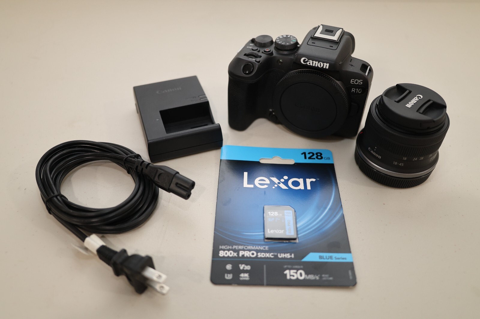 Canon EOS R10 24.2MP Mirrorless - Black (RF-S 18-45mm f/4.5-6.3 IS STM) /w Extra