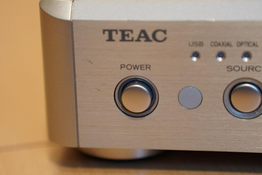 TEAC A-H01 Silver USB DAC Stereo integrated amplifier 100V TEAC A-H01 Silver USB DAC Stereo integrated amplifier 100V