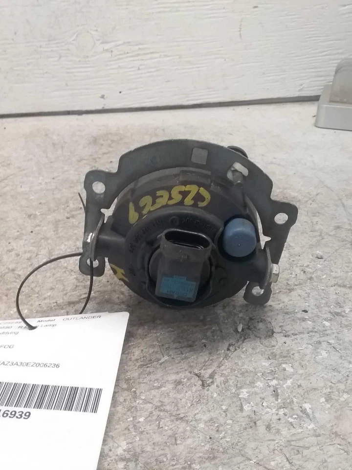 Used Driving Light fits: 2014 Mitsubishi Outlander fog-driving Grade A Foto 3 de 4