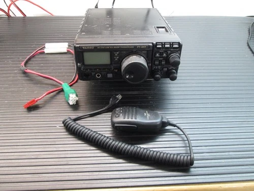 Yaesu FT-897 All Band/All Mode Transceiver READ DESCRIPTION