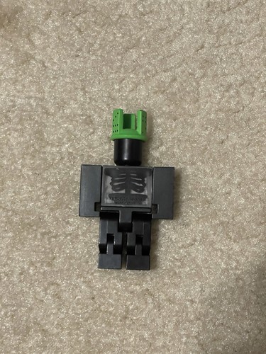 *NO CODE OR BOX Or Sword* Jazwares ROBLOX Series 2 Mystery Box 1x1x1x1 Figure - Picture 3 of 4