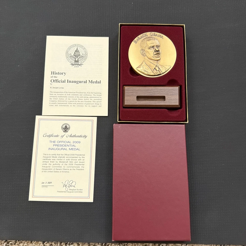 2009 Official Barack Obama Inaugural Medallion w/ Certificate of Authenticity - Image 4 of 4