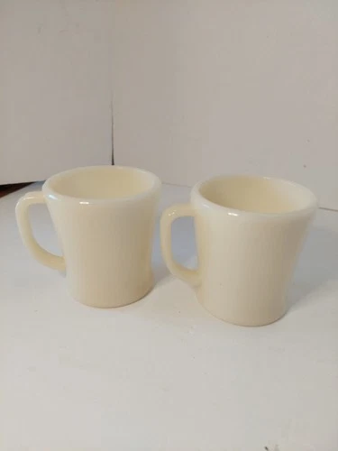 ☕🤩 Lot of 2 Vintage Cream FIRE KING D Handle Flat Bottom Coffee Mugs Cups 🤩☕