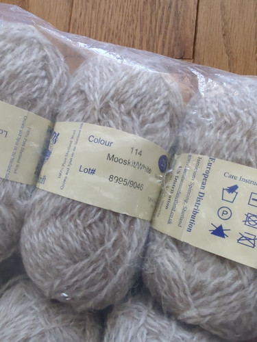 Jamieson's Shetland Spindrift sacchetto da 6; 115 iarde 25 g ciascuno 114 Eesit/bianco - Foto 2 di 2