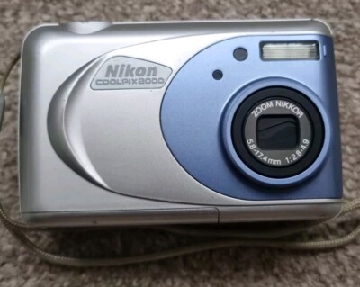 Vintage Nikon Coolpix 2000 2.0MP Compact Digital Camera