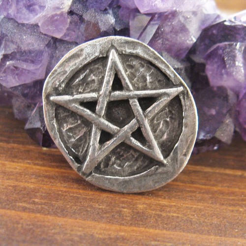 Pentagram Pocket Stone Pewter Amulet Worry Token Altar Coin Wicca Pagan NEW - Picture 2 of 2