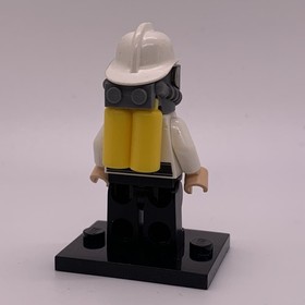 LEGO Security Guard Minifigure Fire Helmet Super Heroes The Batman Movie 70901