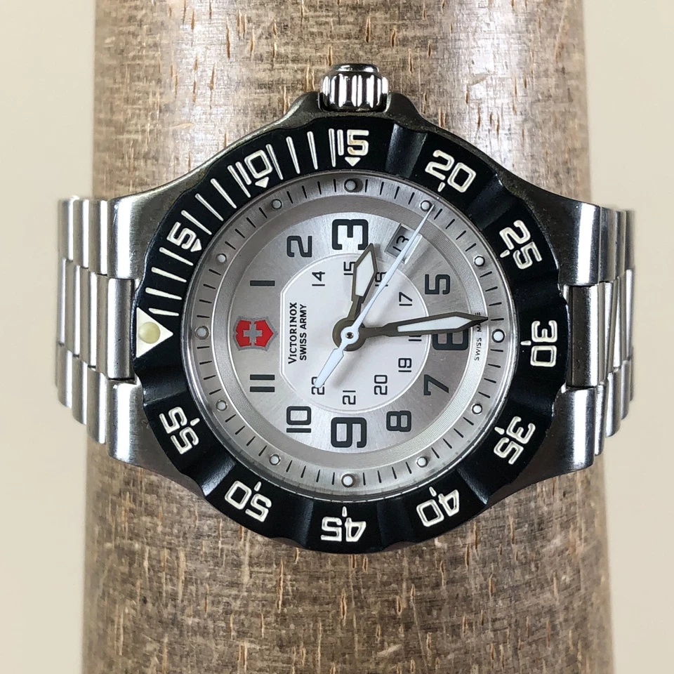 Victorinox Swiss Army Mujer 241350 Summit XLT Cuarzo 32mm Reloj 6 1/4" Foto 2 de 4