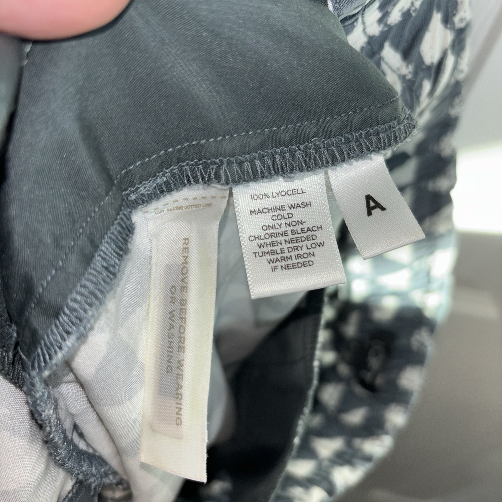 LOFT White & Gray Triangle Patterned Women's Shor… - image 7