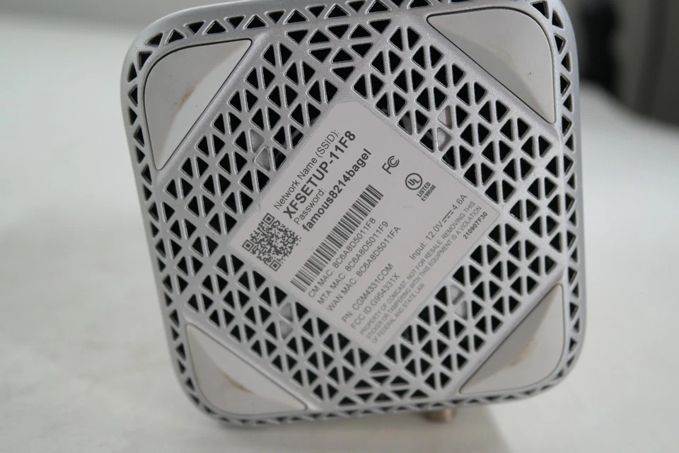 Comcast Xfinity XB7-CM GIGABIT Modem WiFi Router with Power Cord Works Great - Image 2 of 4