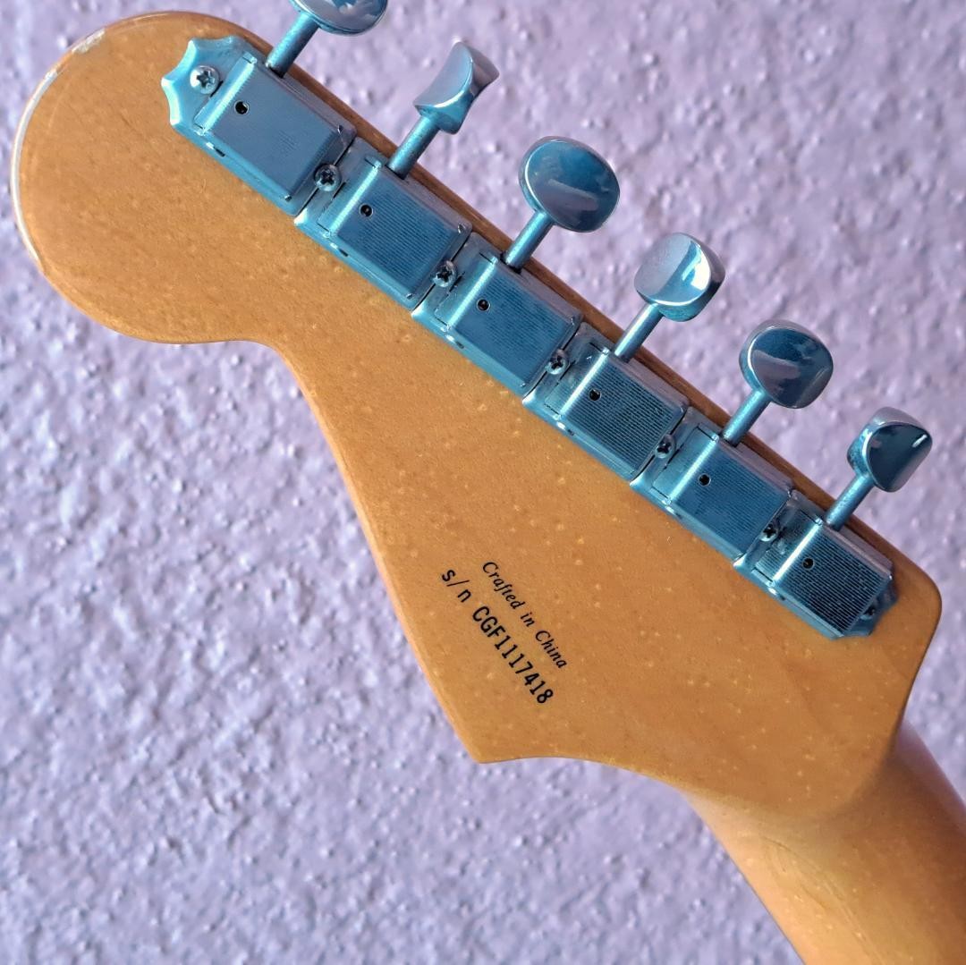 ■Fender Modern Player Stratocaster HH Fender Modern Player Stratocaster HH White Electric Guitar