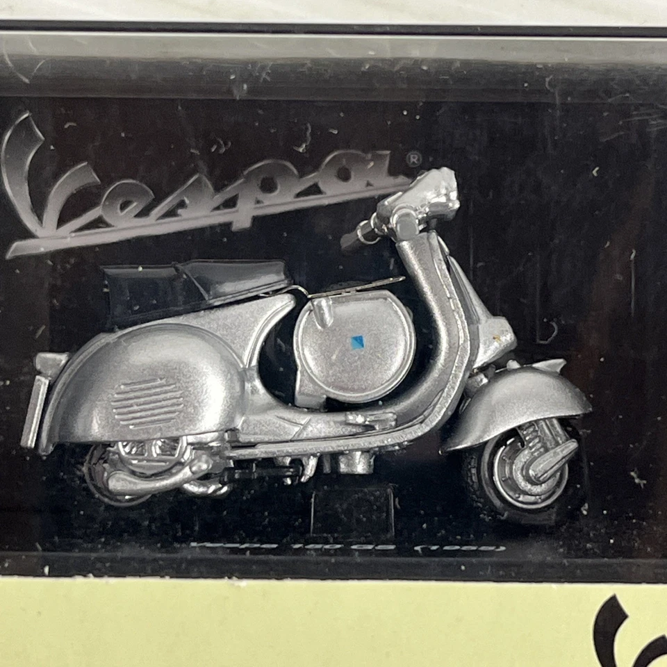 Vespa 150 1955 Silver Diecast 1:32 Scale Scooter Moped Motorcycle NewRay New - Image 2 of 4