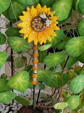 Sunflower and bee beaded garden stake 12". plant decoration, garden decoration.