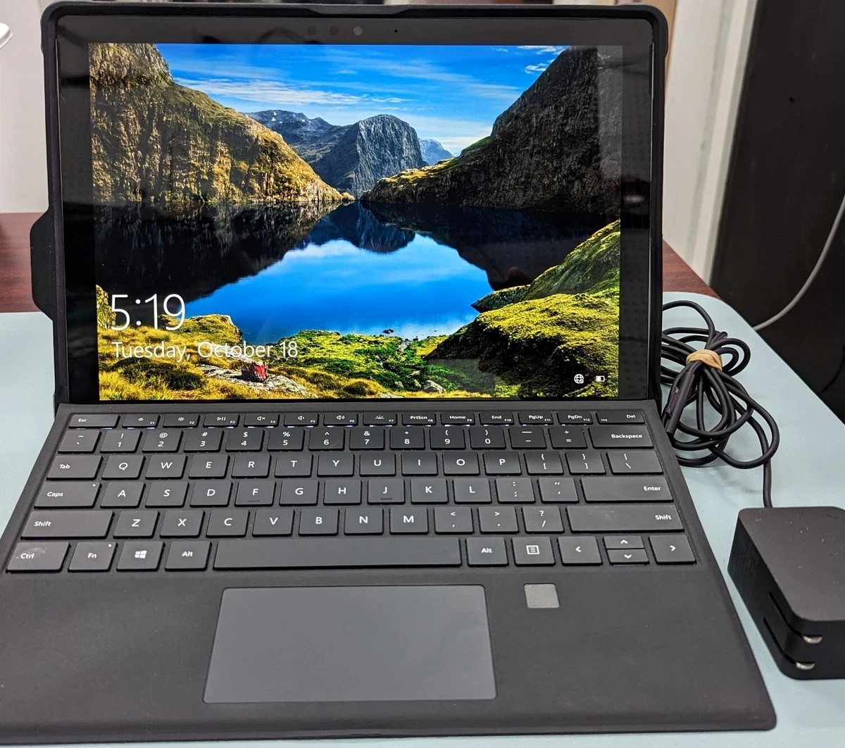 Microsoft Surface Pro 1807 i5-7300U 2.6GHz 128GB SSD 4GB 12.3