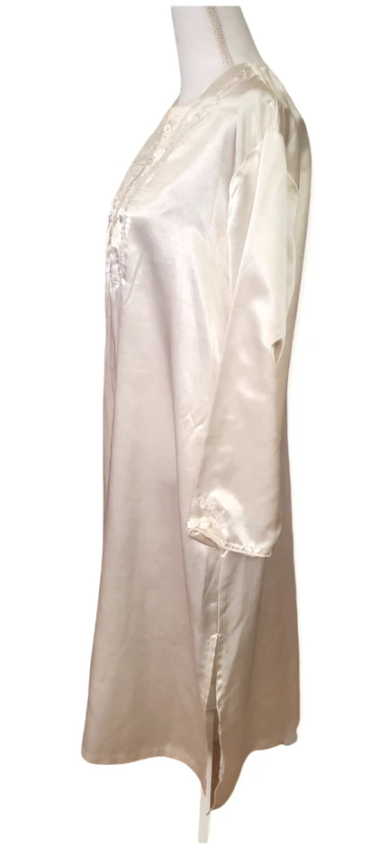 Camisola feminina Jaclyn Smith creme com detalhe bordado média - Imagem 4 de 4