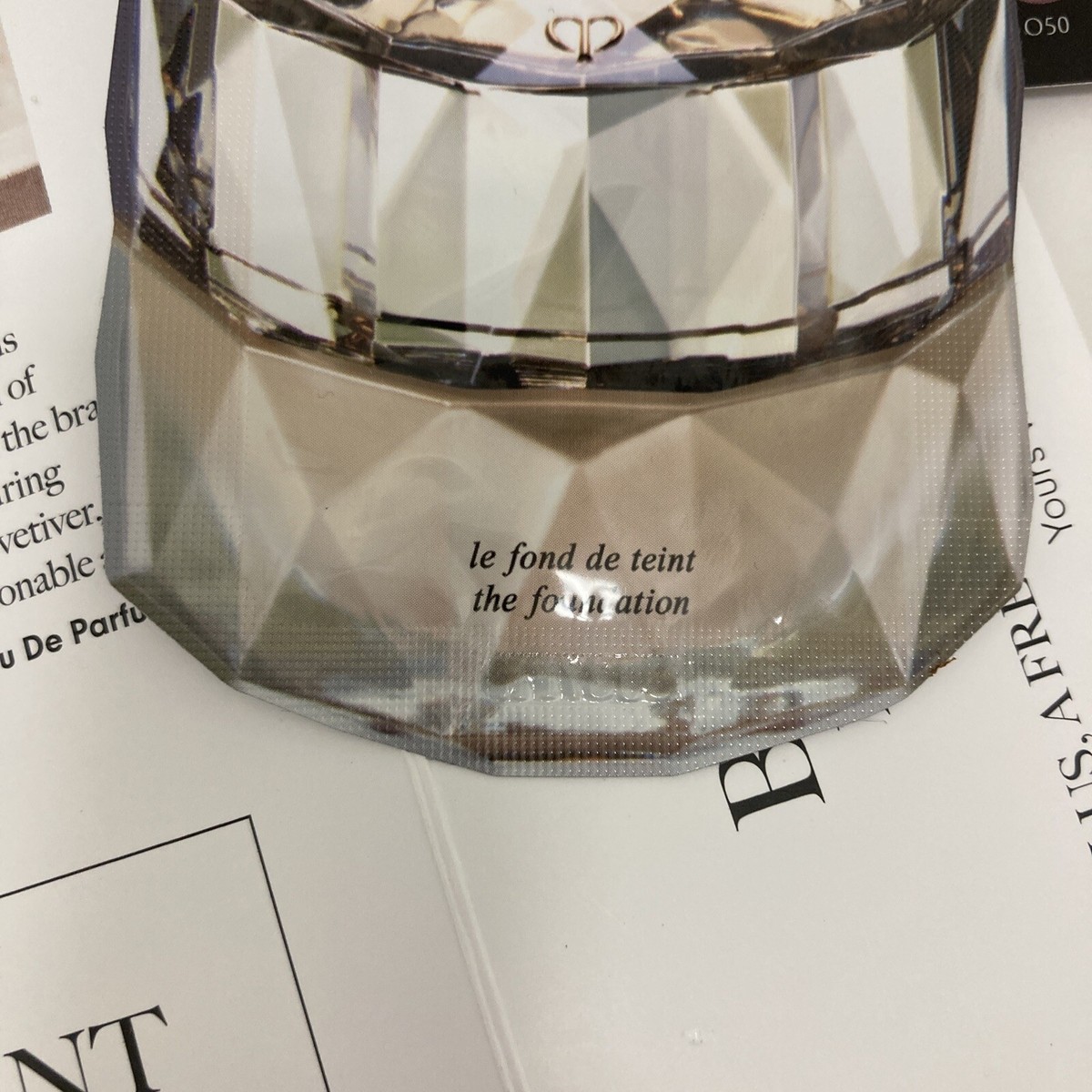 le fond de teint the foundation オークル20 The Foundation - Foundation – MAKEUP | Clé de Peau Beauté