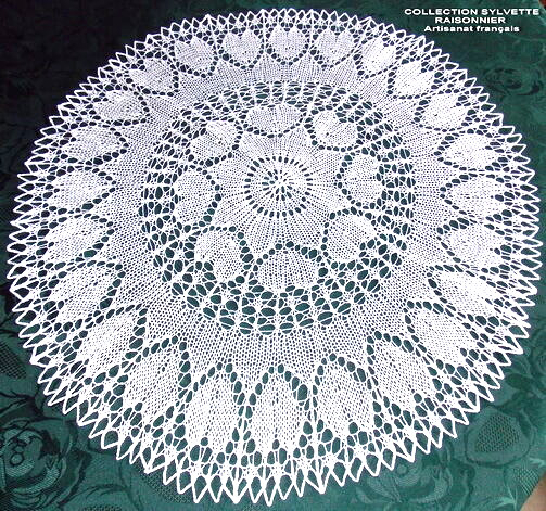Napperon tricot d'art Sylvette Raisonnier blanc rond 60cm, dentelle coton fait main France