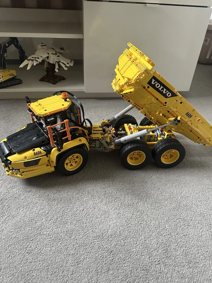 LEGO Technic 42114 6x6 Volvo Articulated Hauler, photo 2 of 4