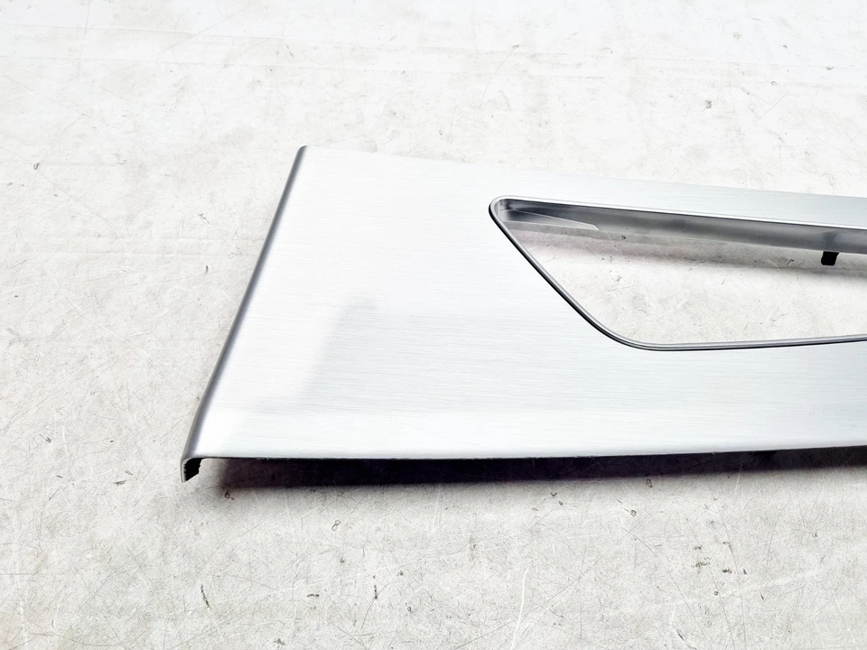 AUDI Q8 S-LINE DOOR HANDLE TRIM COVER REAR RIGHT DRIVER SIDE 4M8867450 2019 - Image 4 of 4