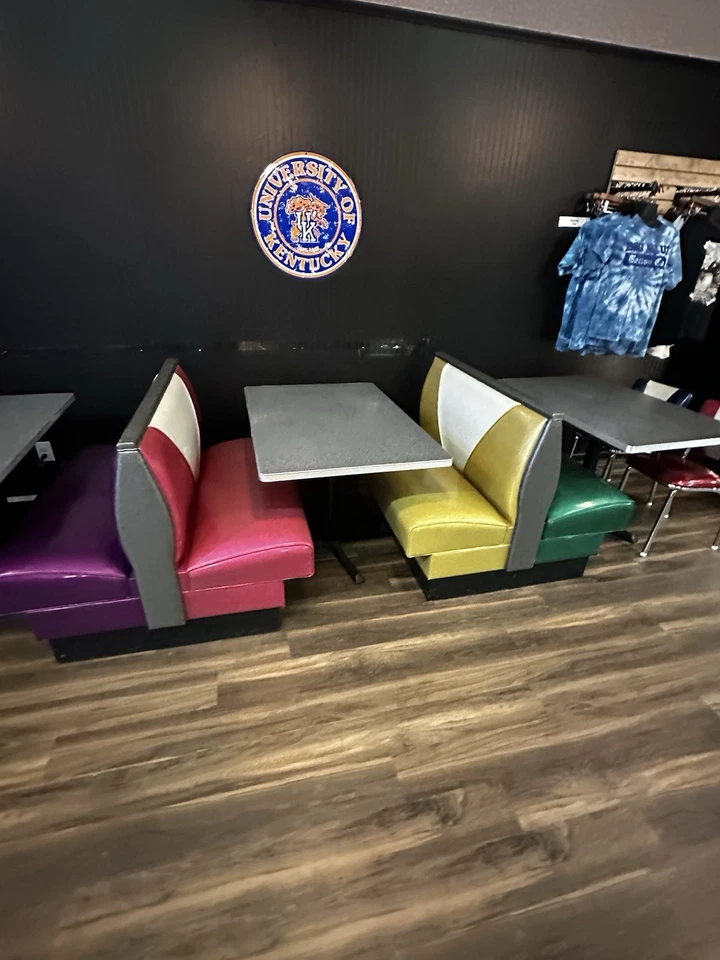 Juego de Cabina de Comedor Retro con Mesas y 5 Sillas Cromadas - Excelente Estado Foto 3 de 4