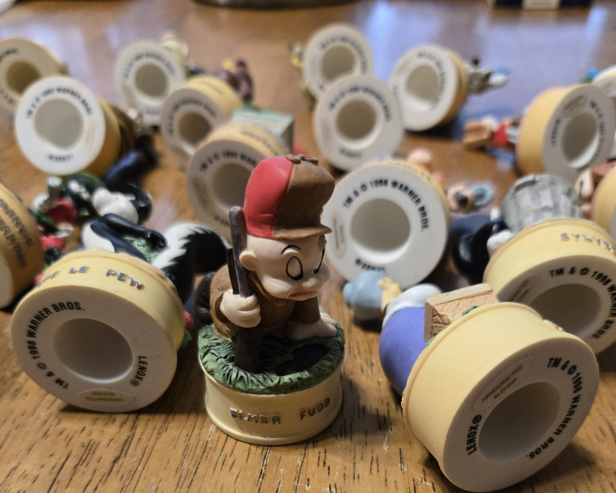 Lenox Looney Tunes Porcelain Handcrafted Thimble Figurine Collection 1998 Bugs