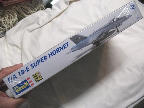 L@@K! REVELL MecDonnell-Douglas F/A-18E Super Hornet in Sealed Original Box 1:48 - Picture 6 of 6