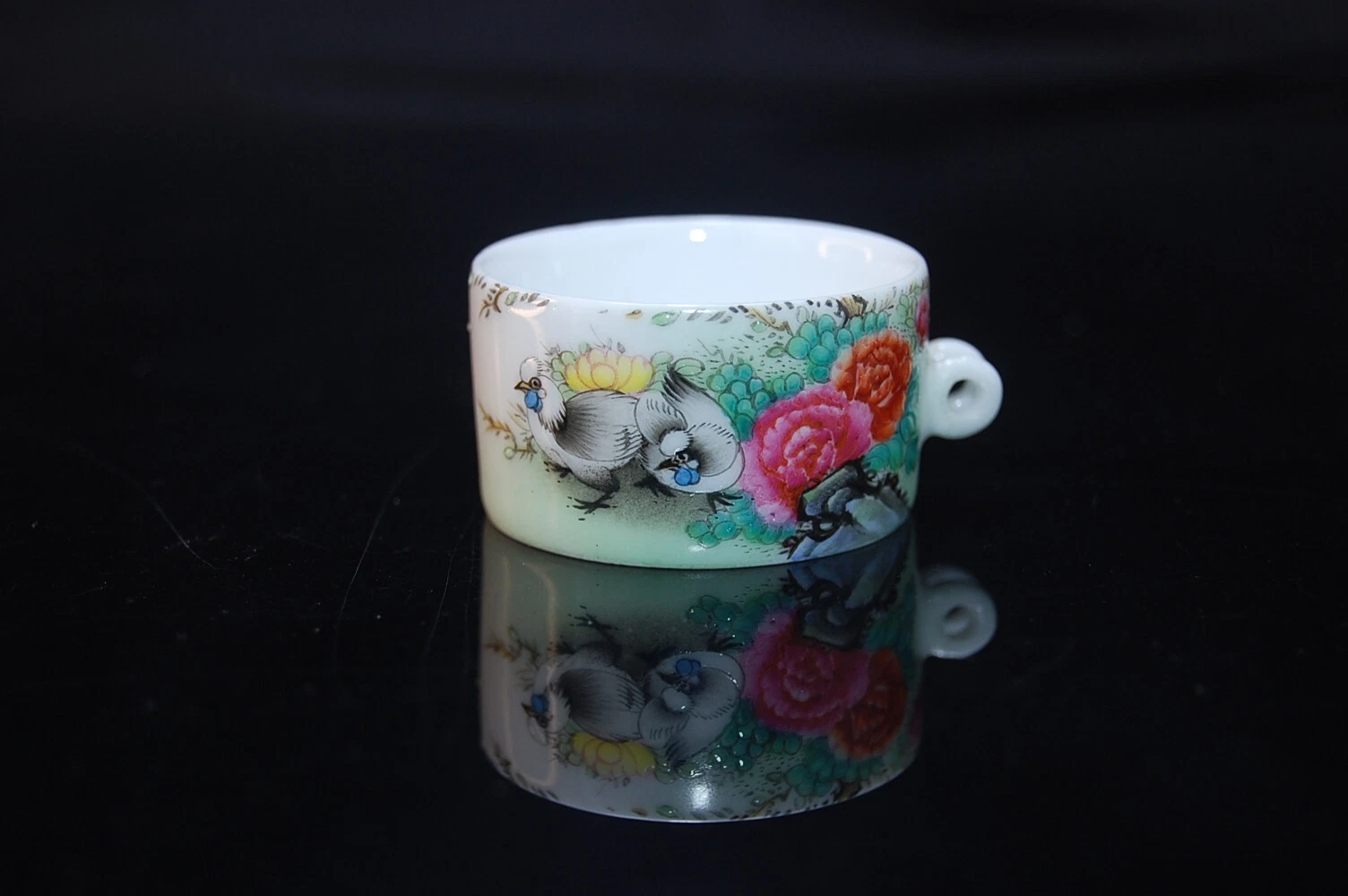 Hand Painted Rose Medallion Porcelain Bird Feeder for Chinese Bamboo Cage