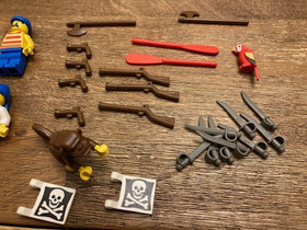 Vintage LEGO Pirates 6285 Black Seas Barracuda Minifigures & Weapons Lot