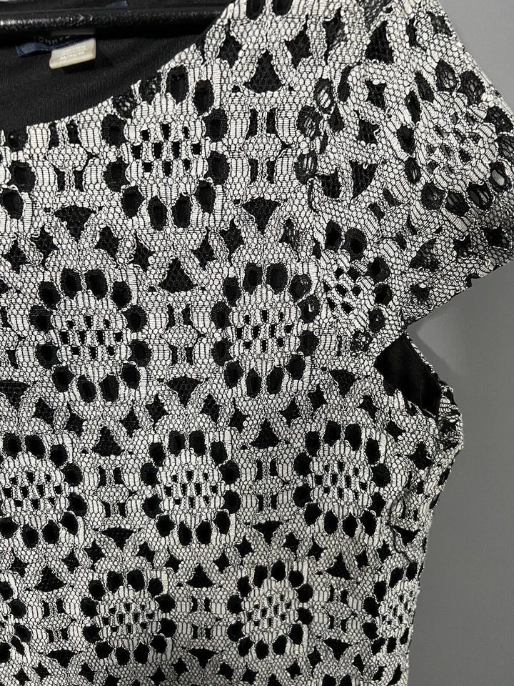 Top TOMMY HILFIGER - Talla Mediana - Floral - Excelente Estado - Para Mujer’s Foto 2 de 4