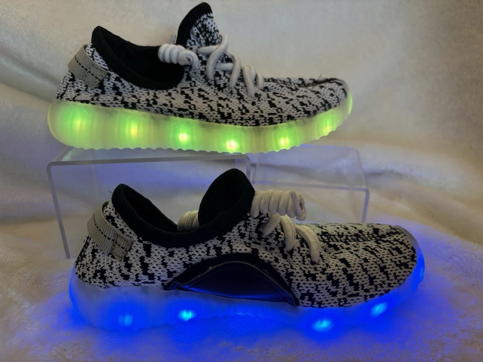 LED Light-Up Lace-Up Luminous Sneaker USB Rechargeable Black/Gray Shoes - Image 3 of 4