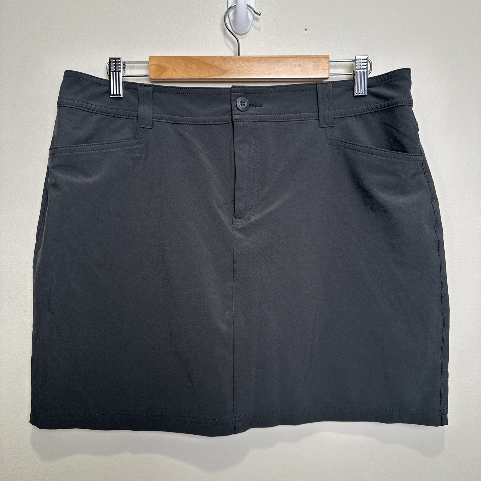 Eddie Bauer Women's Gray Adventurer 2.0 Tennis Skort Size 12