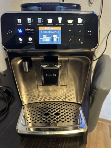 Philips Kaffeevollautomat 5400 Series LatteGo, Schwarz, Milchsystem EP5441/50R1