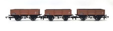 Hornby R6712A BR 5 Plank Open Wagons in BR Bauxite Livery - Triple Pack (OS)
