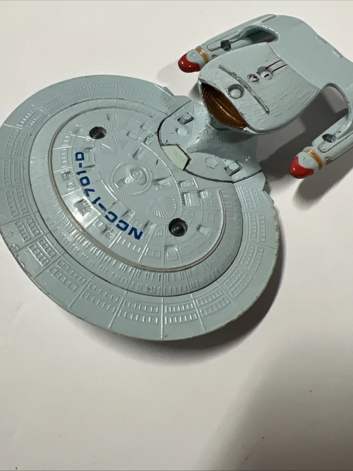 Star Trek Die Cast USS Enterprise Starship 1988 The Next Generation (used) - Image 4 of 4