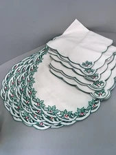 VTG Christmas Holly & Berries Embroidered Cutout Scalloped Napkins & Placemats