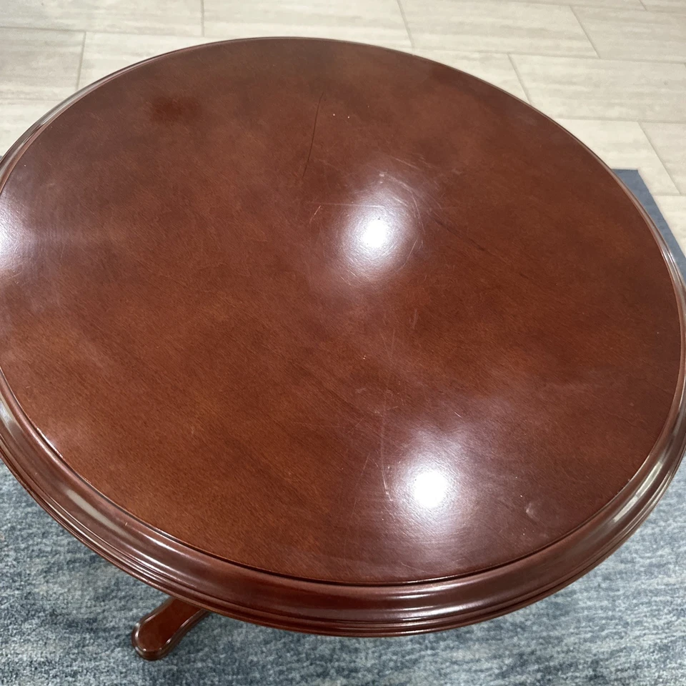 "Mesa auxiliar vintage Bombay 1994 vino nogal 27""x23""" Foto 2 de 4