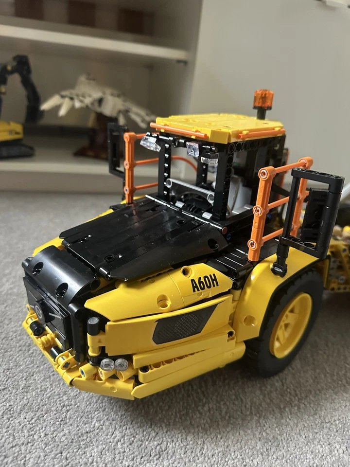 LEGO Technic 42114 6x6 Volvo Articulated Hauler, photo 4 of 4