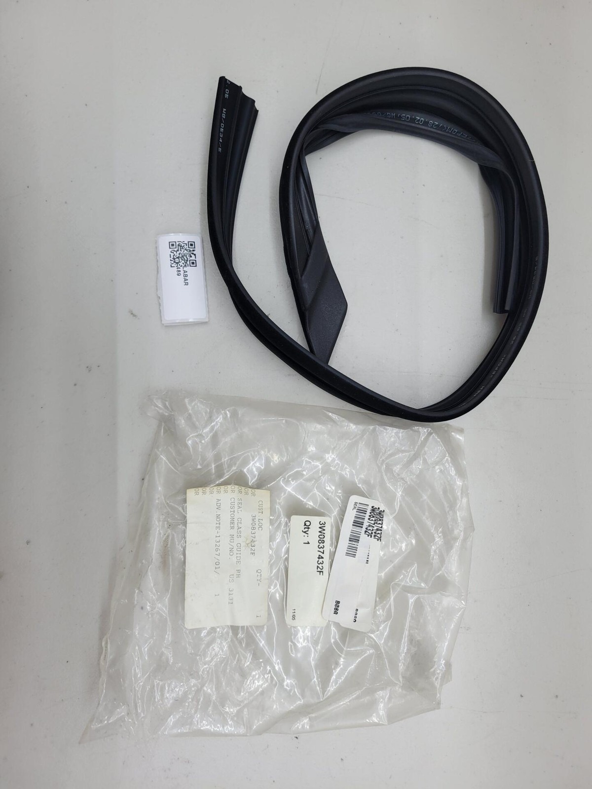 Rolls Royce / Bentley Seal 3W0837432F