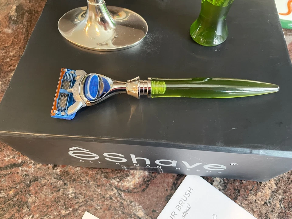 eShave Designer Shaving Set - 5-blade Razor, Brush, T-Stand in Green - New - Image 2 of 4