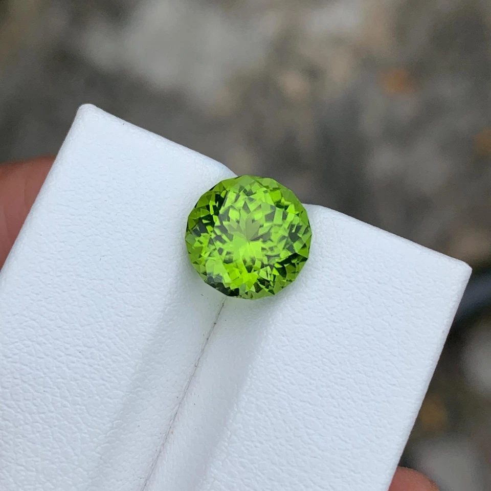 Piedra preciosa suelta de corte redondo peridoto verde natural de Ceilán de 12,02 quilates con certificación GIE Foto 3 de 4