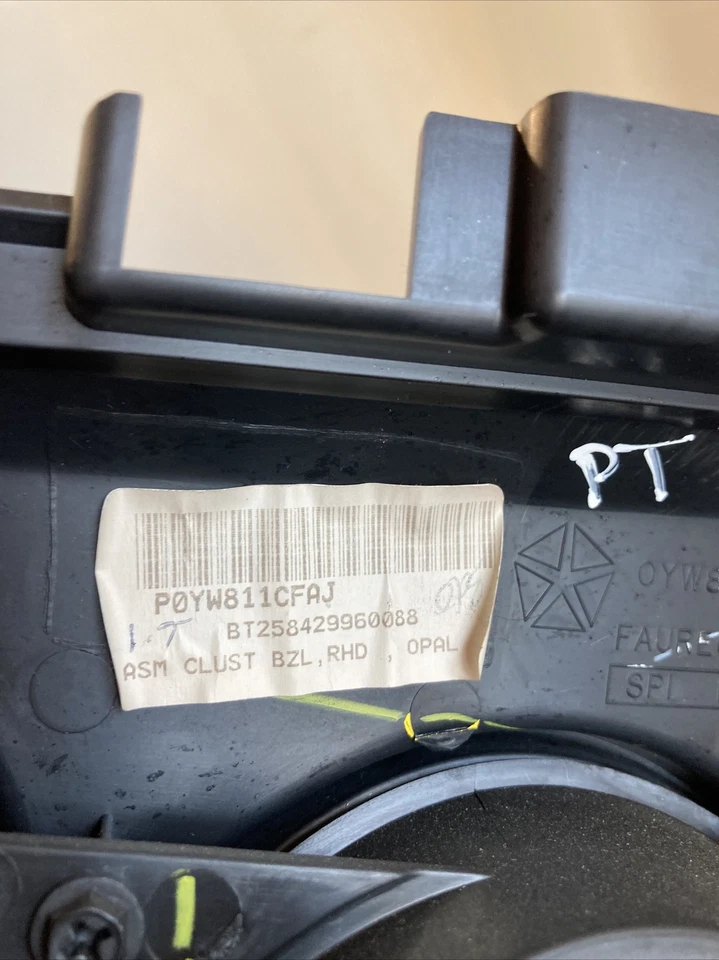 Chrysler Pt Cruiser Speedometer Surround Trim Genuine Convertable 2008 Rhd - Image 4 of 4