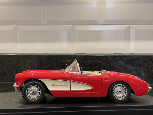 Burago 1/18 Chevrolet Corvette 1957 - Picture 4 of 11