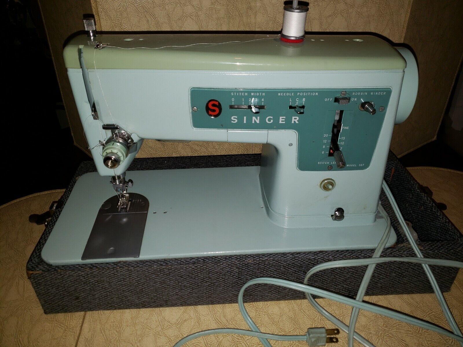 Vintage 1960s Singer Model 337 Sewing Machine Turquoise Blue w/Pedal 1 owner