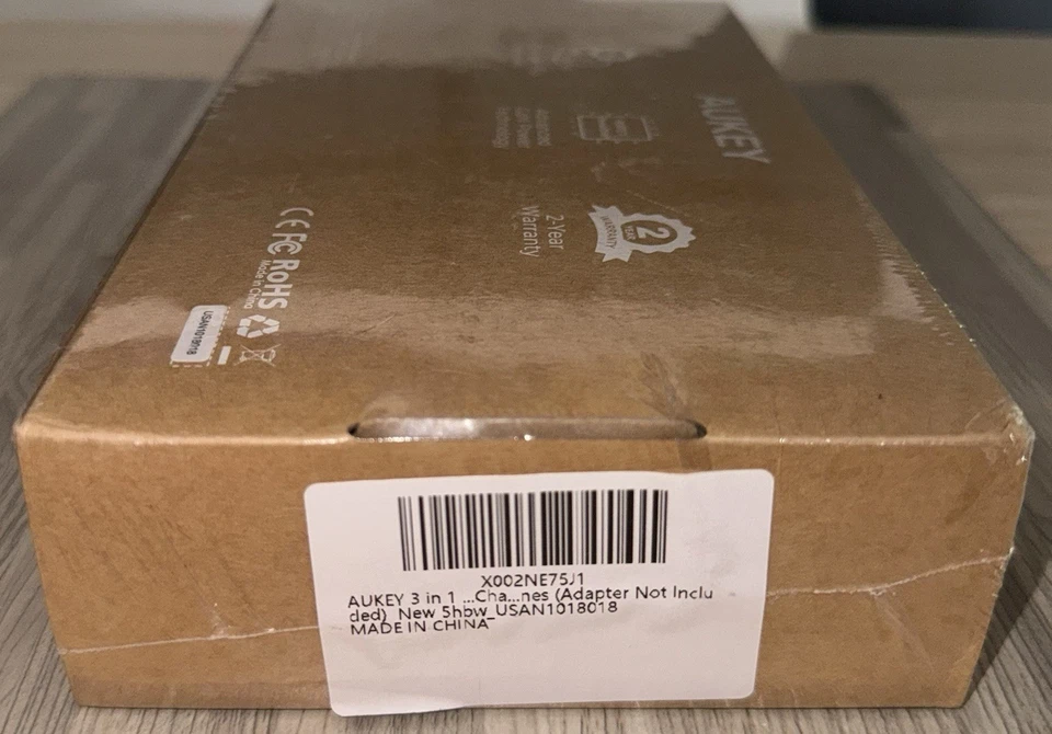 AUKEY LC-A3 3 en 1 Estación de Carga Inalámbrica Carga iPhone/AirPods/Apple Watch Foto 3 de 4