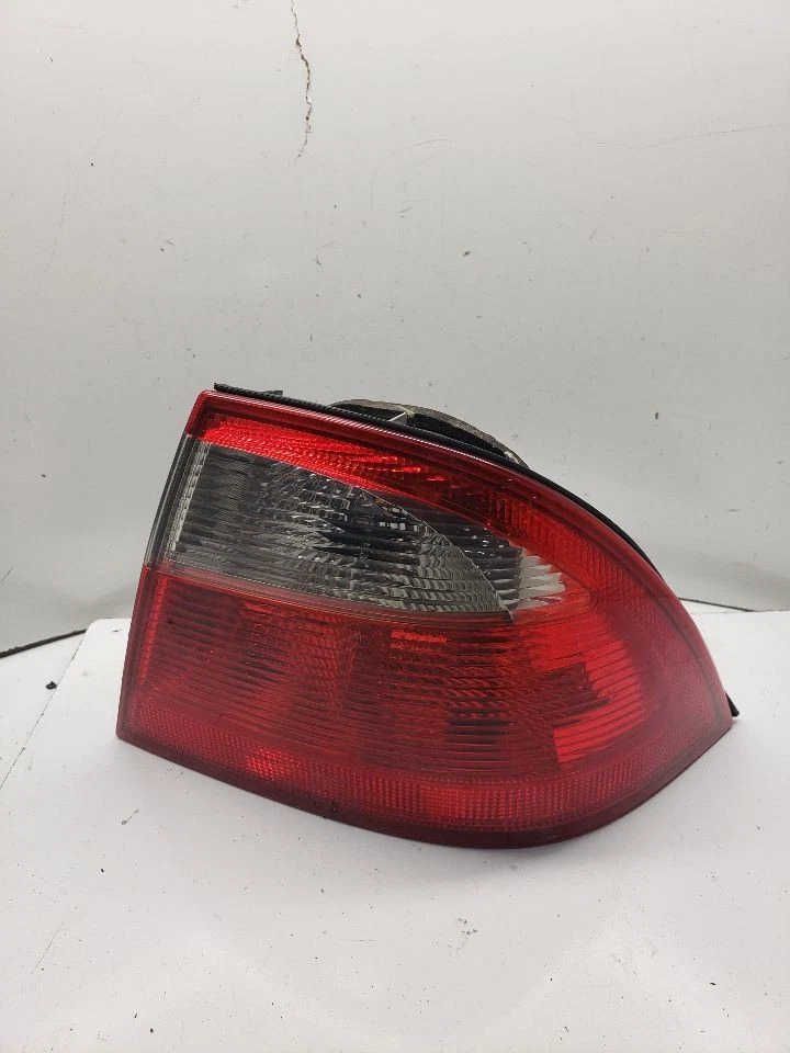 Luz trasera de pasajero sedán cuarto de panel montado para 02-05 SAAB 9-5 1380758 Foto 2 de 4