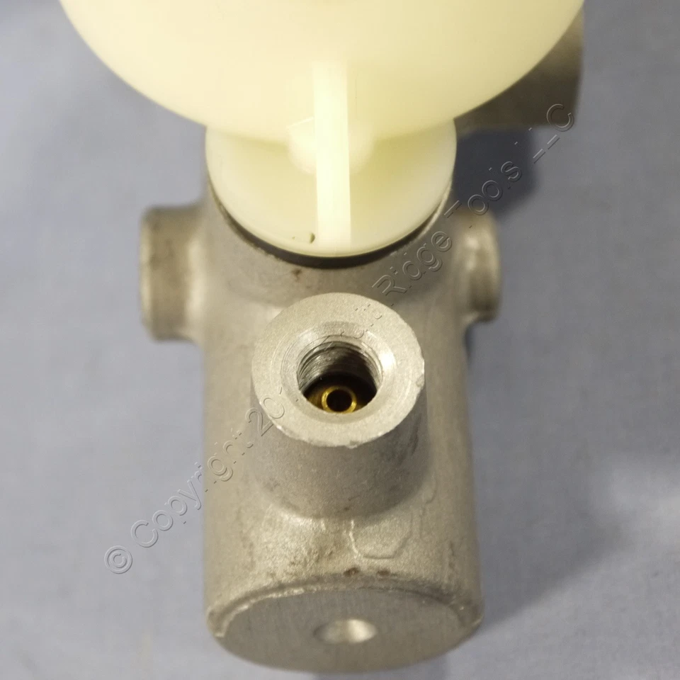 Cilindro maestro de freno Qualitee para 89-92 Colt tracción delantera Summit Sigma Mirage 1500cc Foto 4 de 4