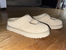 Ugg Bea Mary Jane Girl  s Size 6  women  s Size 7.5-8 In Mustard Seed