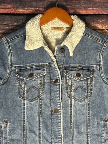 Wrangler Women’s Medium Sherpa Lined Western Denim Trucker Jacket Retro Work - Picture 2 of 8